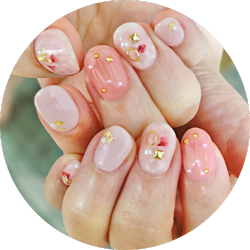 Maniküre mit Nagellack